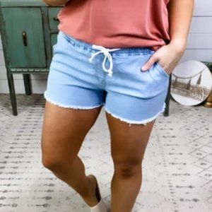 The Hayden's- Light Wash Frayed hem Shorts